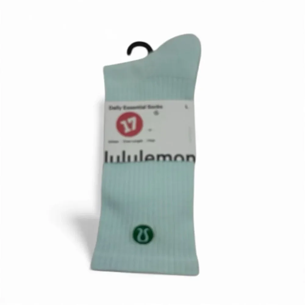 Lululemon NWT Daily Essential Socks in Green Size L